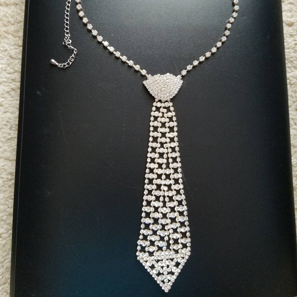 Tie rhinestone necklace